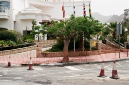 Andy Heller, Desviación 