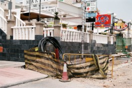 Andy Heller, Desviación 